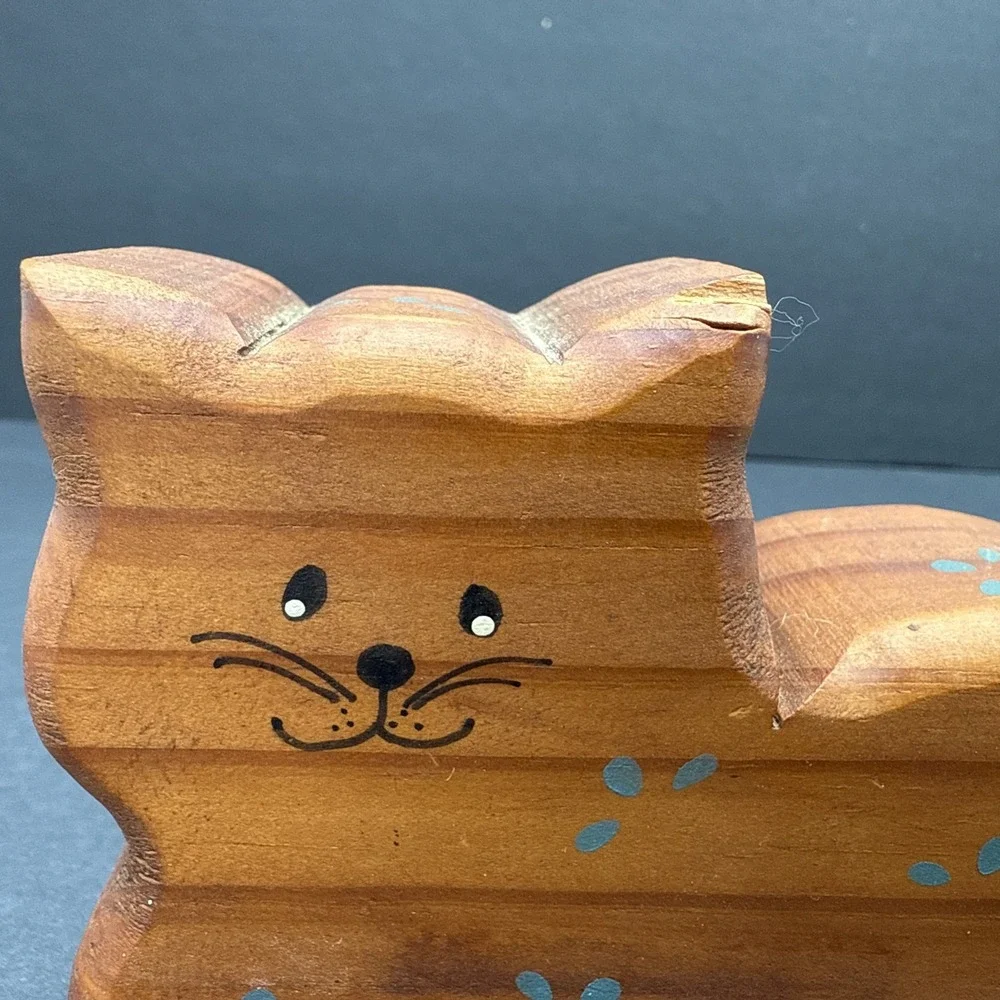 Vintage Folk Art Kitty Cat Hand‎ Painted Wood Hand Made Knick Knack 5x3